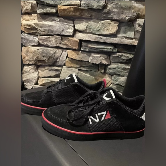 Men’s Size 8.5 Mass Effect N7 Sneakers
